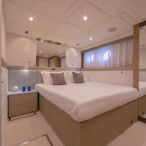 luxury-charter-yacht-benita-blue-convertible-double-twin-cabin