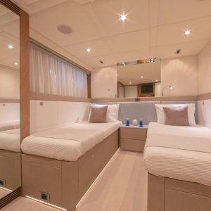 luxury-charter-yacht-benita-blue-convertible-double-twin-cabin2