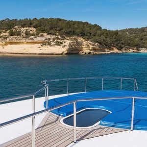 luxury-charter-yacht-benita-blue-forward-sunpads