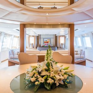 luxury-charter-yacht-benita-blue-main-deck-dining-area