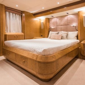 luxury-charter-yacht-benita-blue-master-cabin4