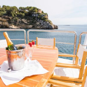 luxury-charter-yacht-benita-blue-sun-deck-dining-area