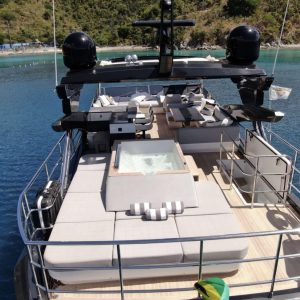 luxury-motor-yacht-pearl-80-omnia-charter-bahamas-067