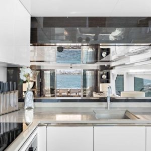 luxury-motor-yacht-pearl-80-omnia-charter-frenc-rivier63