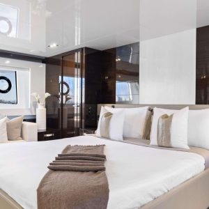 luxury-motor-yacht-pearl-80-omnia-charter-frenc-rivier64