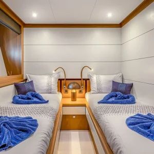 millesim-couacj-motor-yacht-charter-french-riviera11