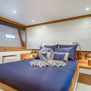 millesim-couacj-motor-yacht-charter-french-riviera9