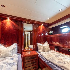 motor-yacht-charter-mangusta-72-thats-amore-mallorca14