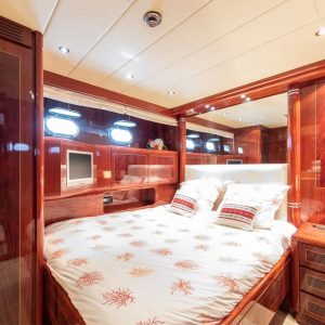 motor-yacht-charter-mangusta-72-thats-amore-mallorca15