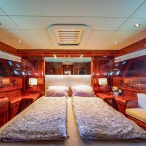 motor-yacht-charter-mangusta-72-thats-amore-mallorca18