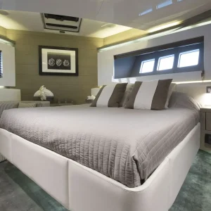 summer-breeze-pearl-75-yacht-charter-french-riviera19